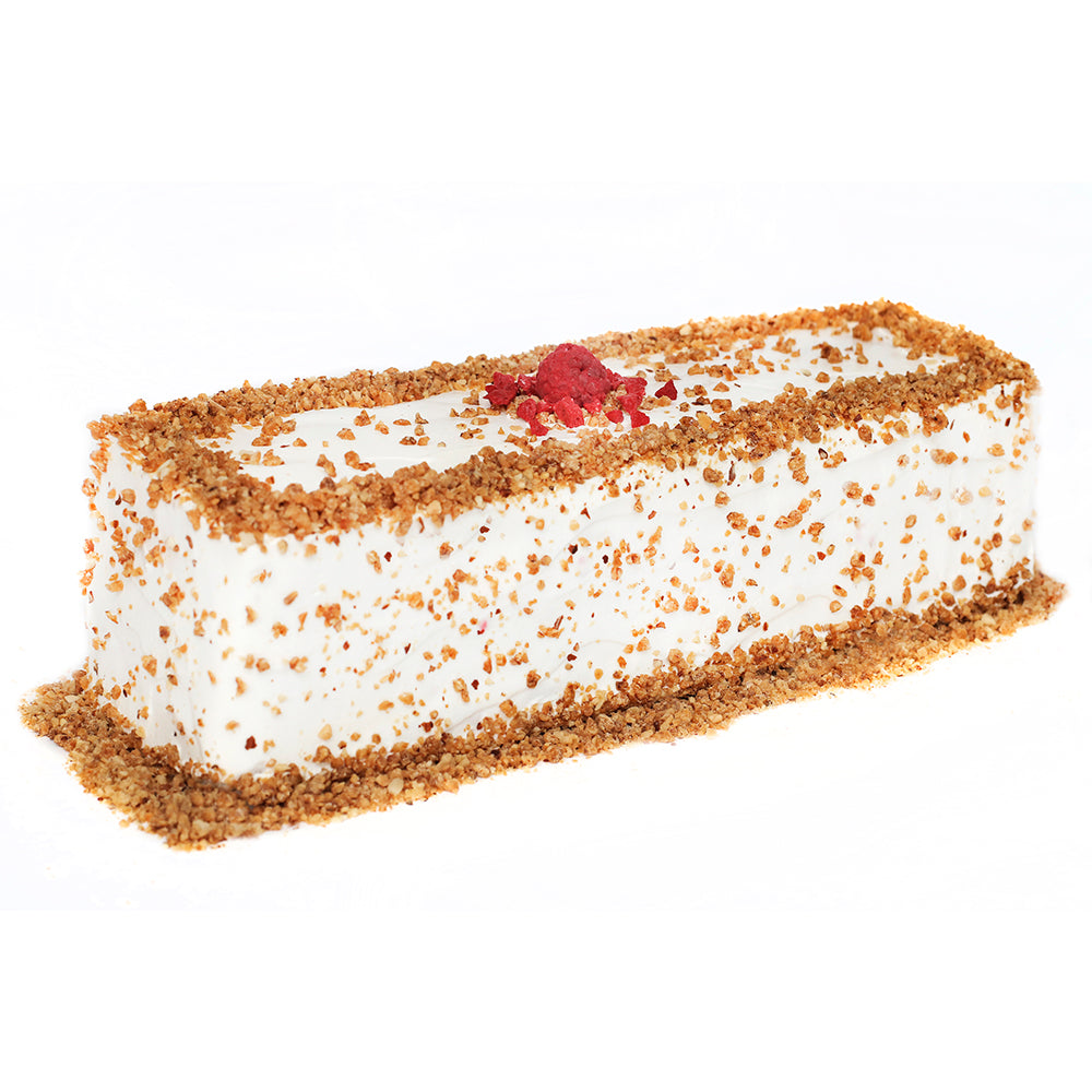 Barra rectangular con merengue, almendras, manjar blanco, crema y frambuesas
