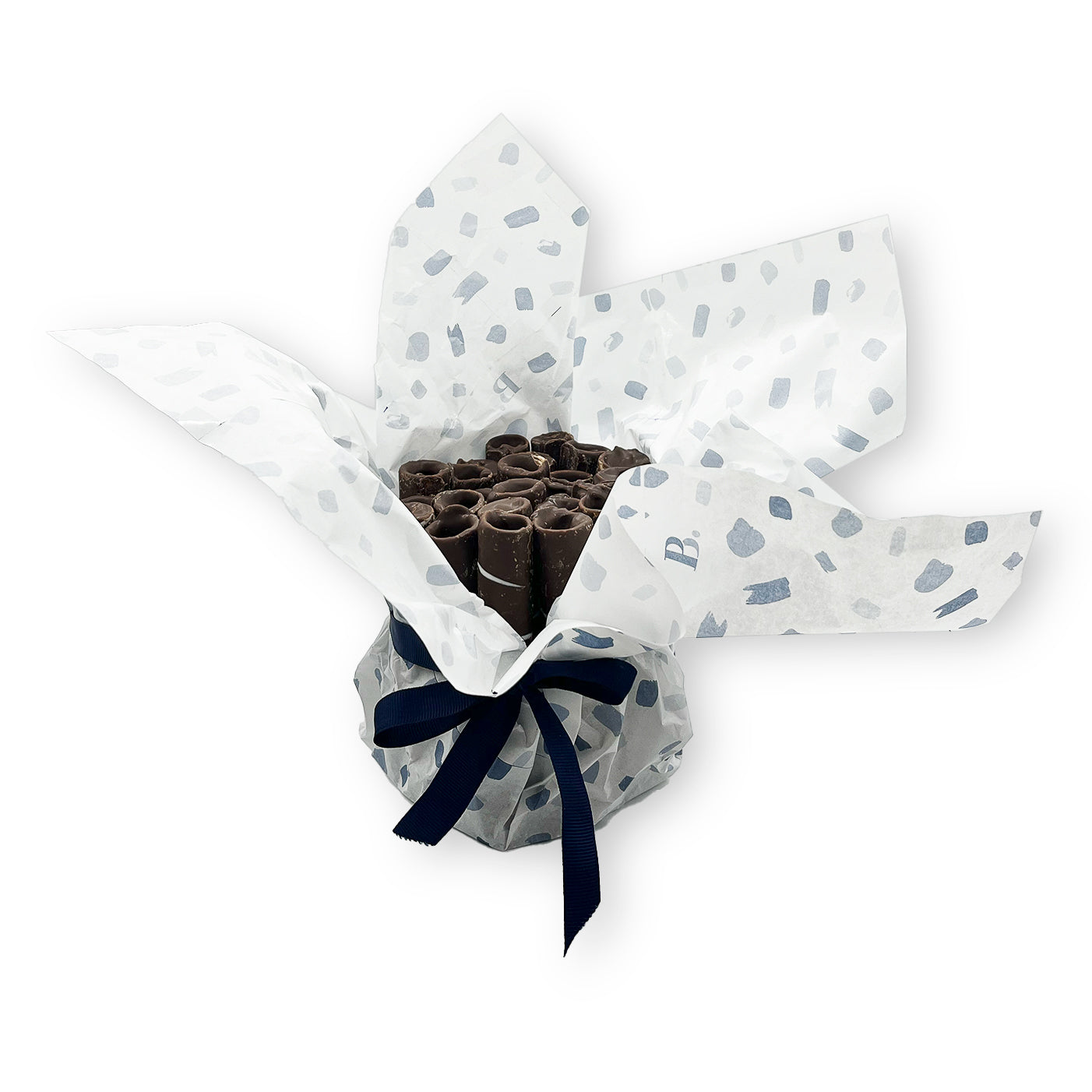 Barquillos rellenos de manjar bañados en chocolate, con decoración y cinta