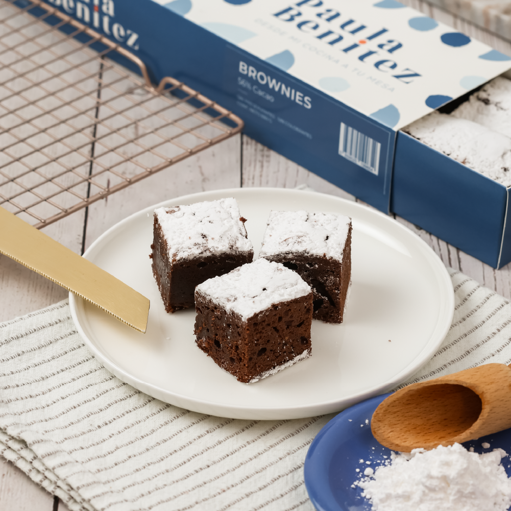 Brownie 56% cacao, intenso y húmedo. Caja regalo de 16 trozos