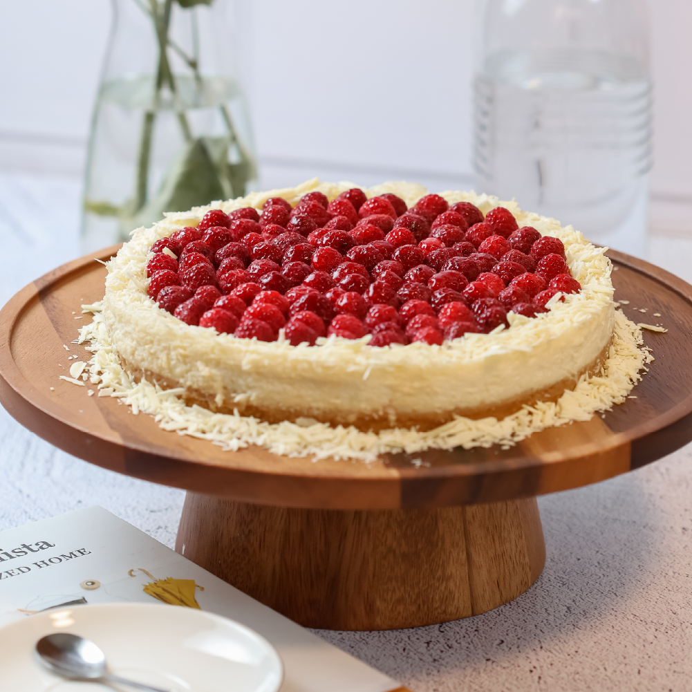 Tarta de yogurt con base de galletas y frambuesas naturales