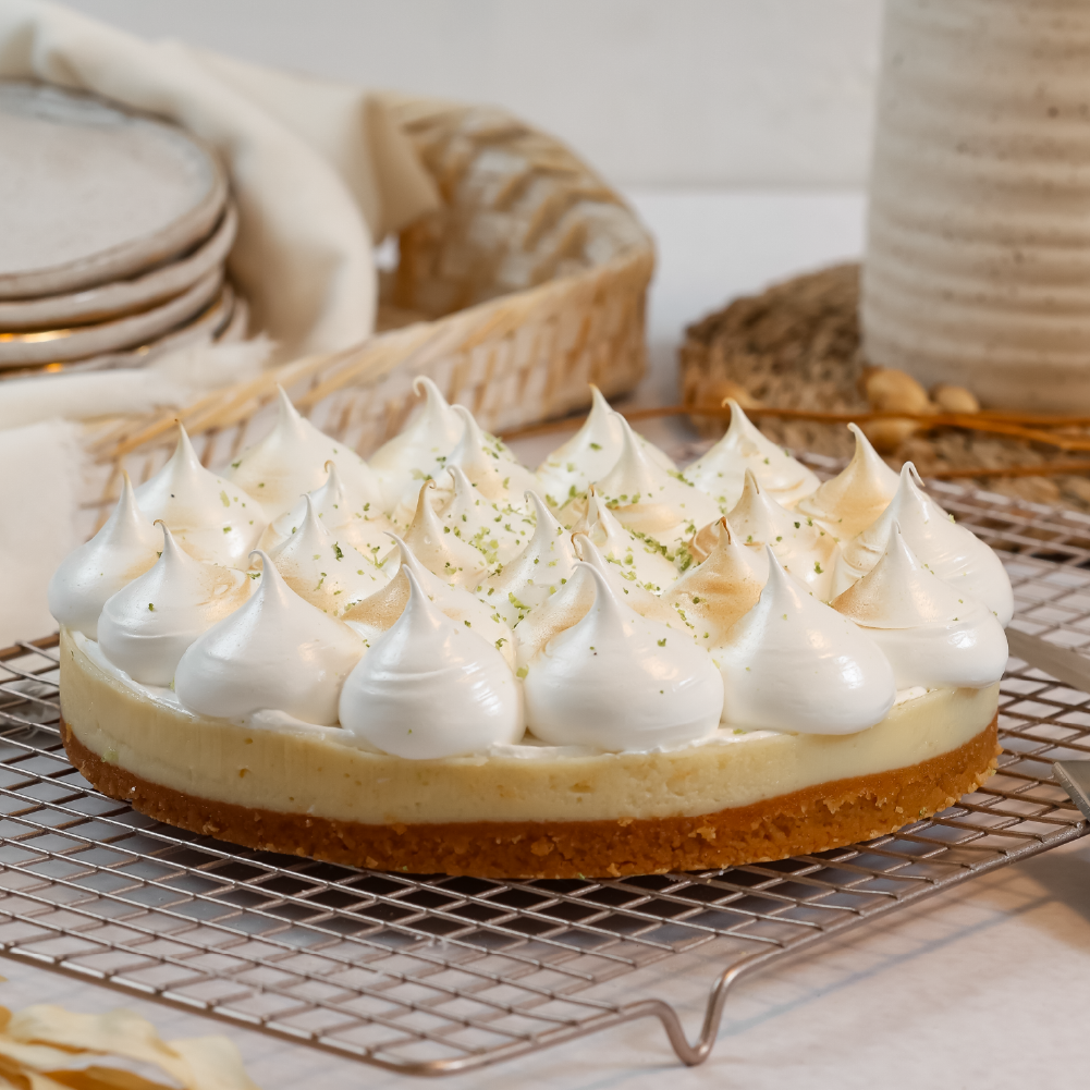 Clásico pie de limón con masa crujiente y suave merengue