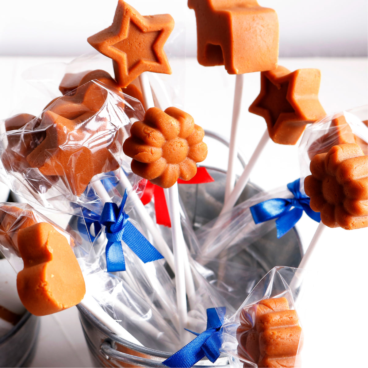 Dulces paletas de manjar duro, ideales para ambientar mesas y regalar