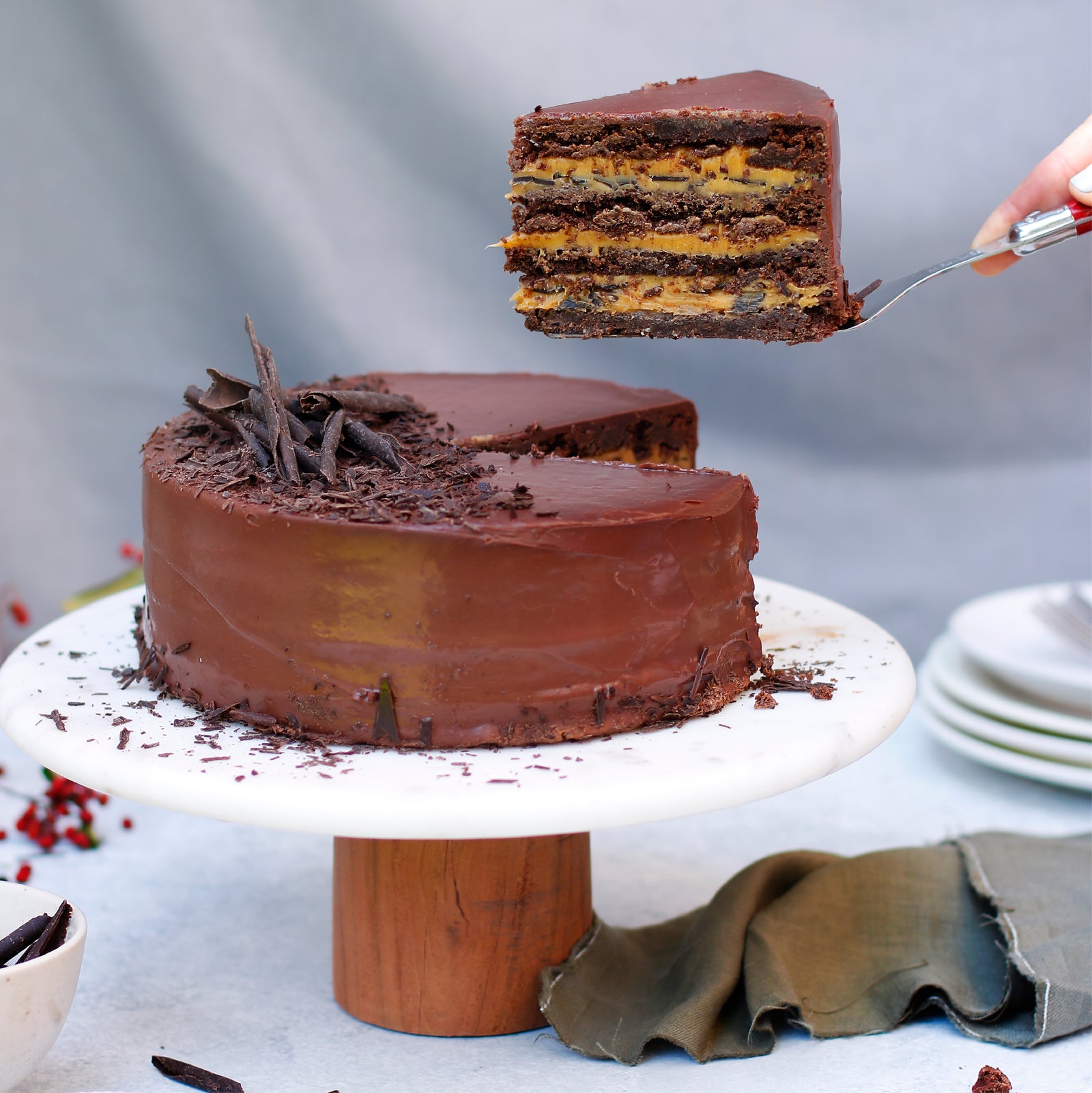 Torta congelada de brownie húmedo con orilla crujiente y relleno de manjar de campo