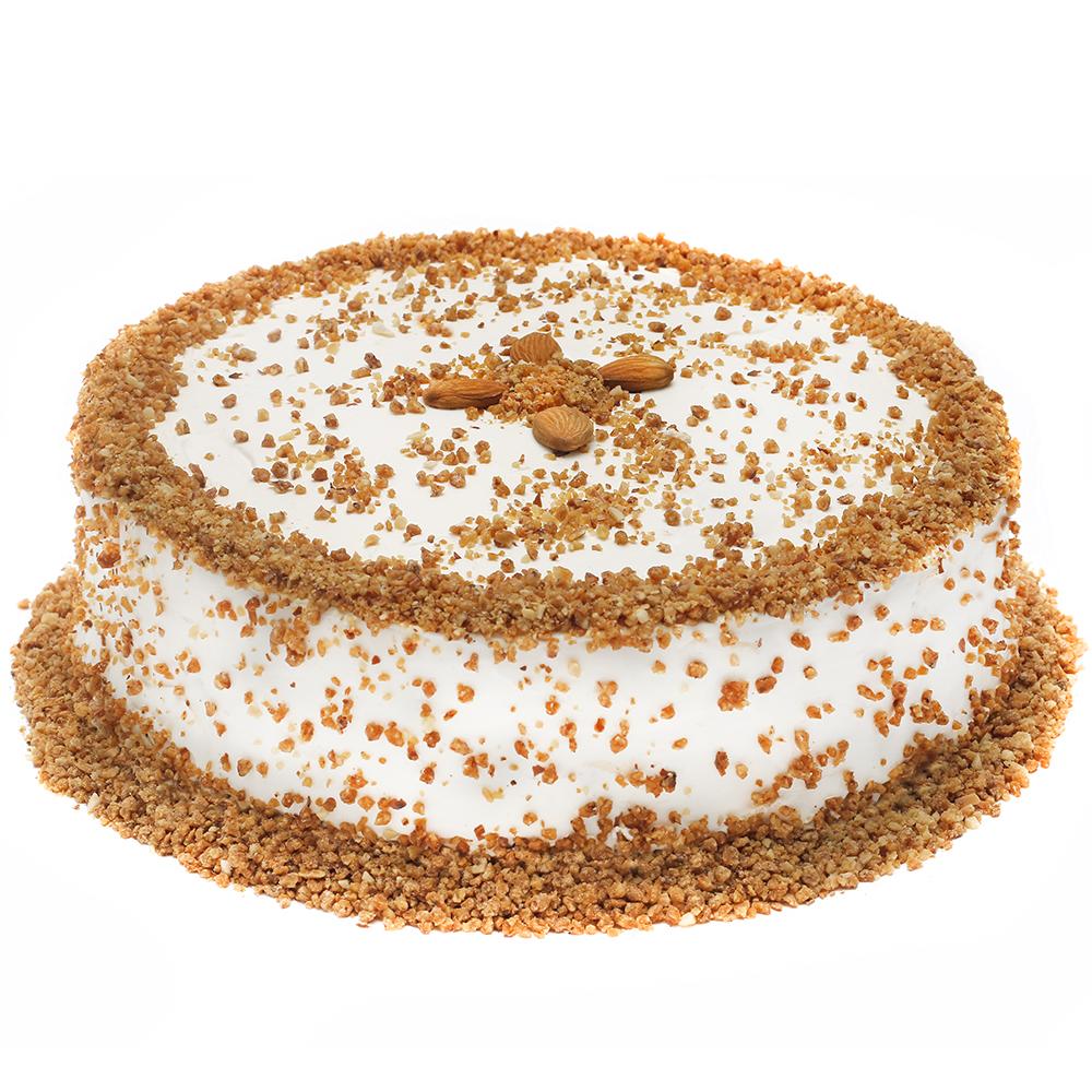 Torta de merengue con manjar blanco, crema y pulpa de lúcuma natural